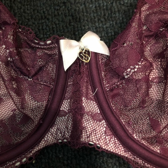 Victoria’s Secret No Padded Cream & Purple Floral Laced Bra Size 38C - Picture 3 of 8